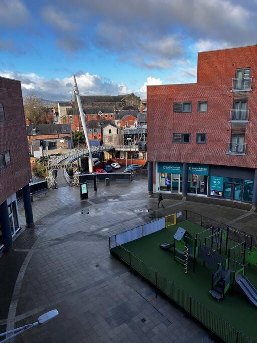 City Centre Apartment. Wrexham Kültér fotó