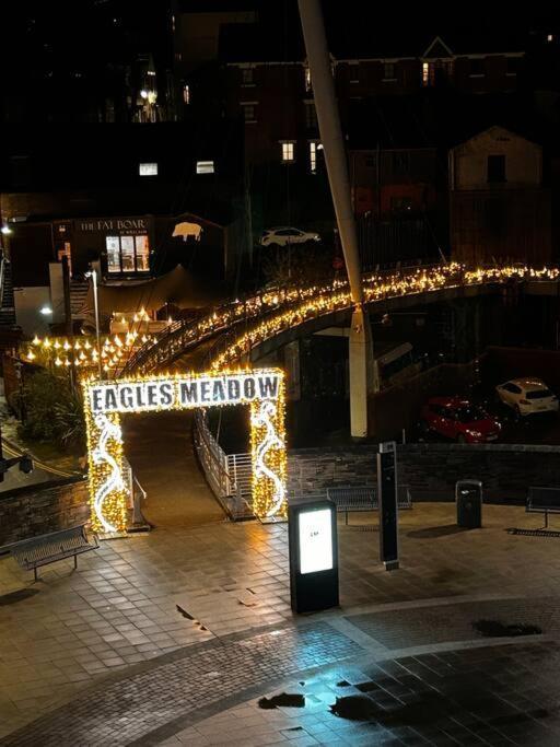 City Centre Apartment. Wrexham Kültér fotó