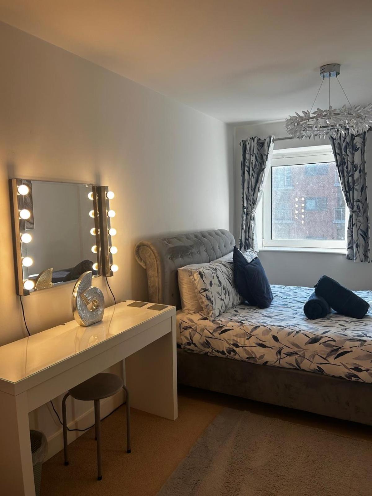 City Centre Apartment. Wrexham Kültér fotó
