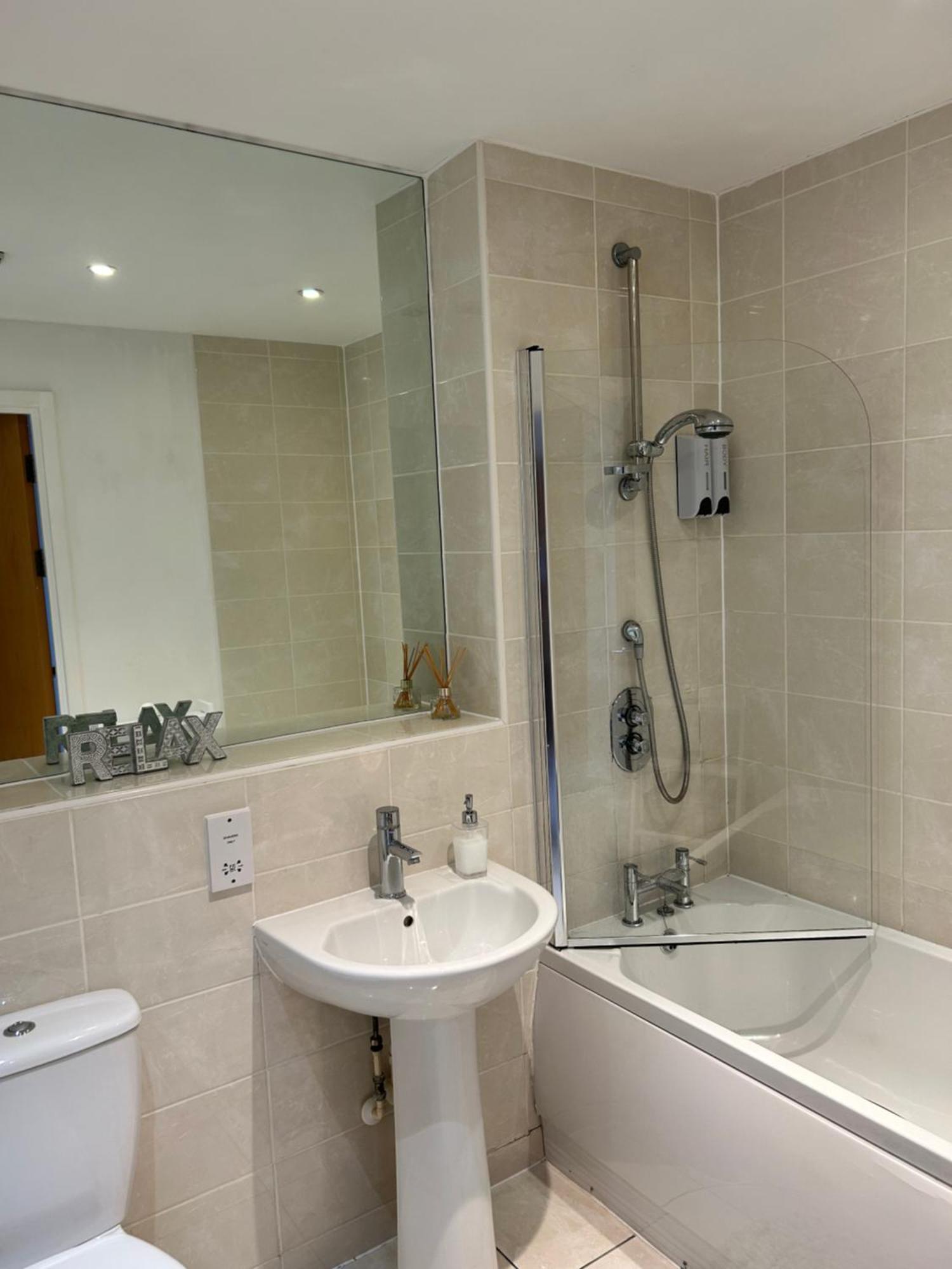 City Centre Apartment. Wrexham Kültér fotó